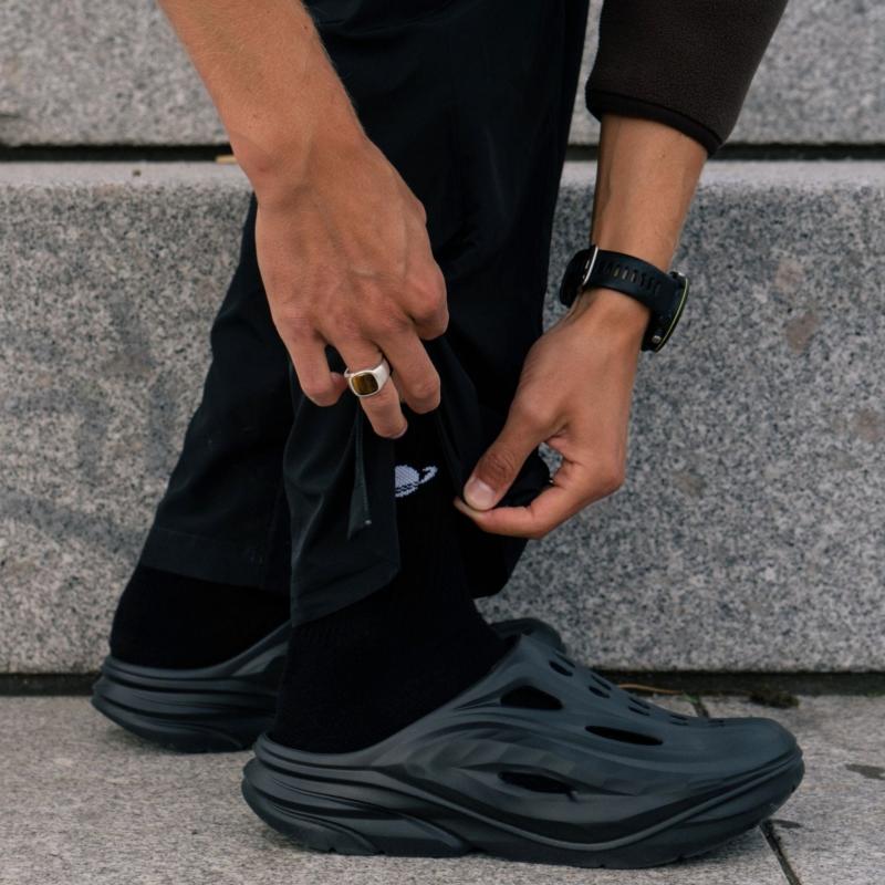 Sục Chạy Bộ Hoka Ora Recovery Mule " Triple Black"