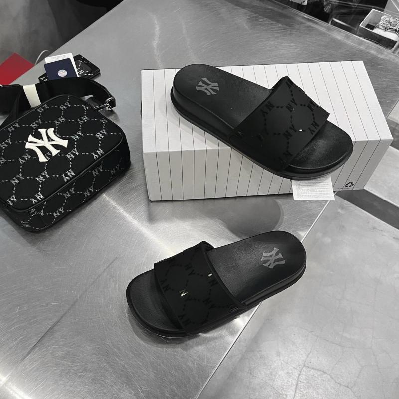 Dép MLB Chunky Mound Dia Monogram New York Yankees Black