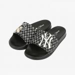 Dép MLB Slide X Disney Yankee Black