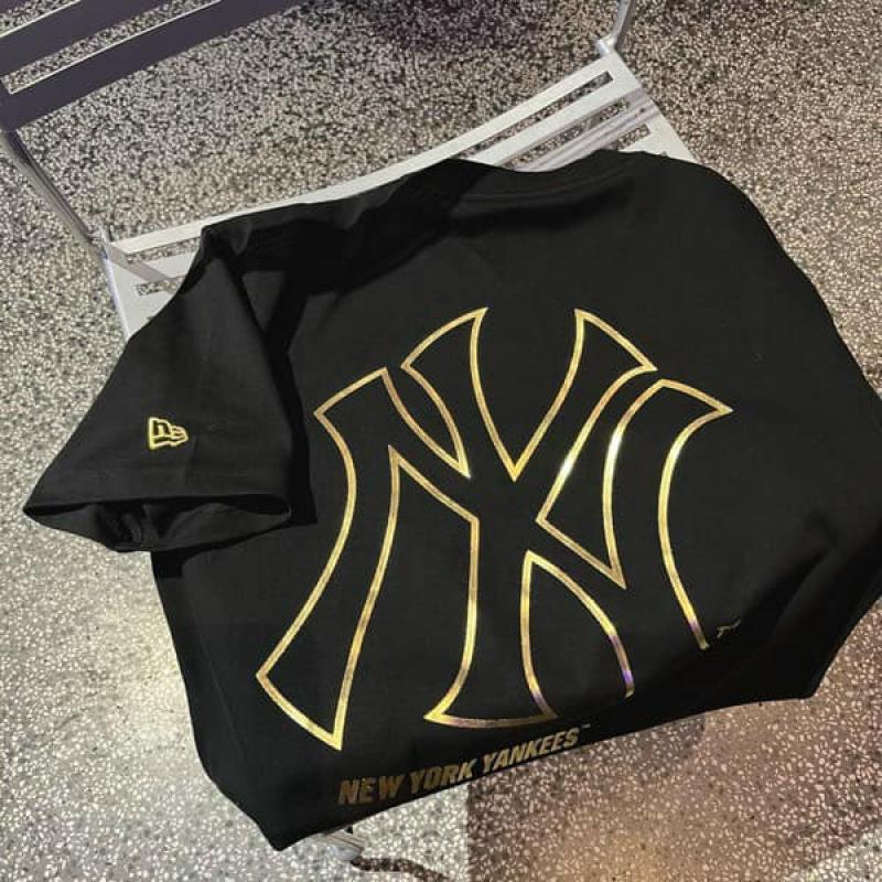 Áo Thun New Era Ny Đen Viền Vàng