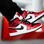 Giày Nike Air Jordan 1 Mid 'Chicago Black Toe'