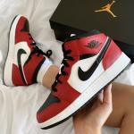 Giày Nike Air Jordan 1 Mid 'Chicago Black Toe'