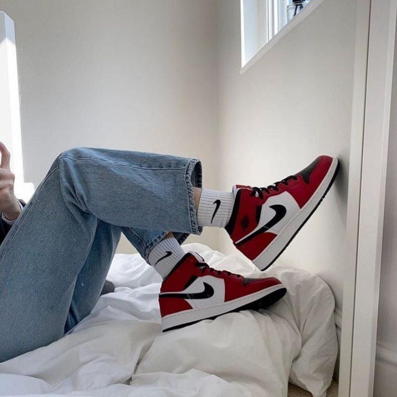 Giày Nike Air Jordan 1 Mid 'Chicago Black Toe'