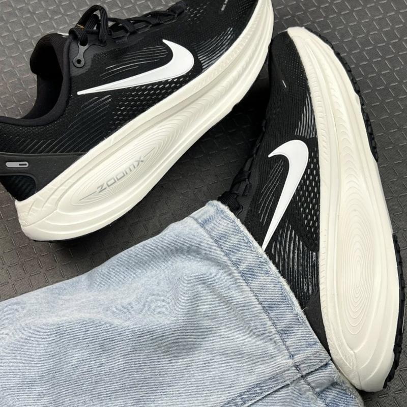 Giày Nike Zoom Vomero 18 'Black White'