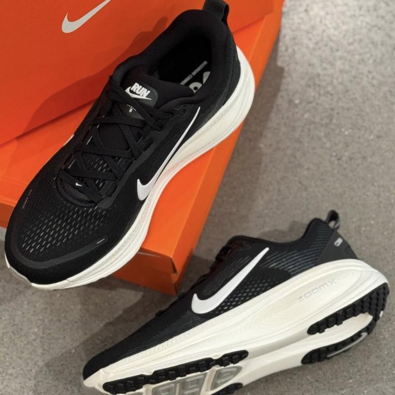 Giày Nike Zoom Vomero 18 'Black White'