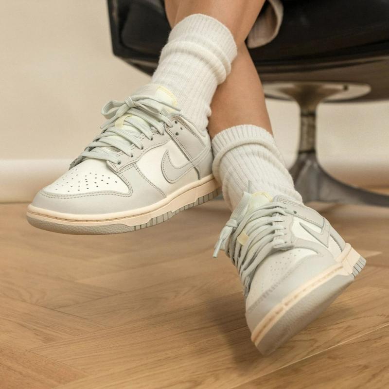 Giày Nike Wmns Dunk Low 'Light Bone'