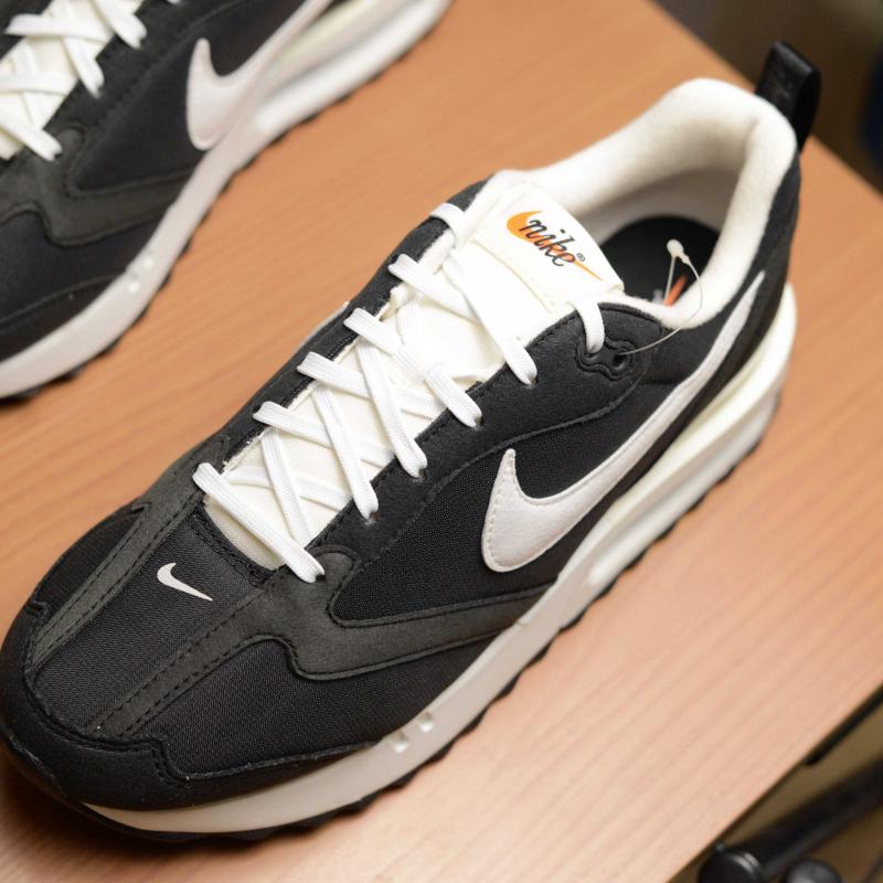 Giày Nike Air Max Dawn ‘Black White’