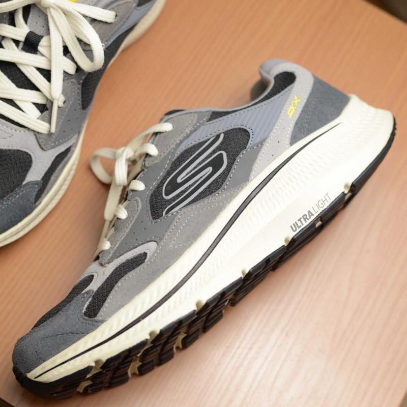 Giầy chạy Skechers Go Run Ultra Light