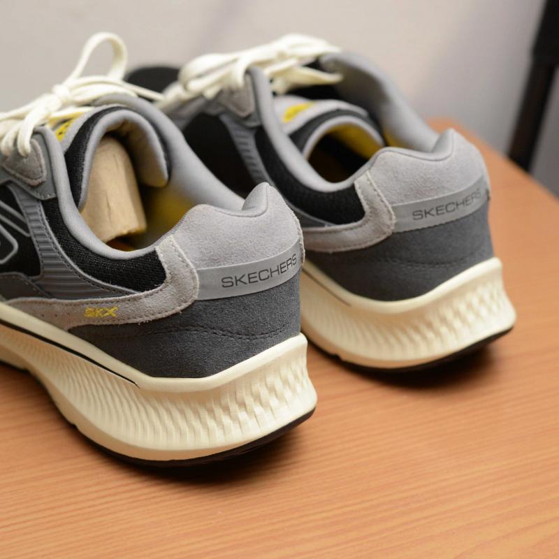 Giầy chạy Skechers Go Run Ultra Light